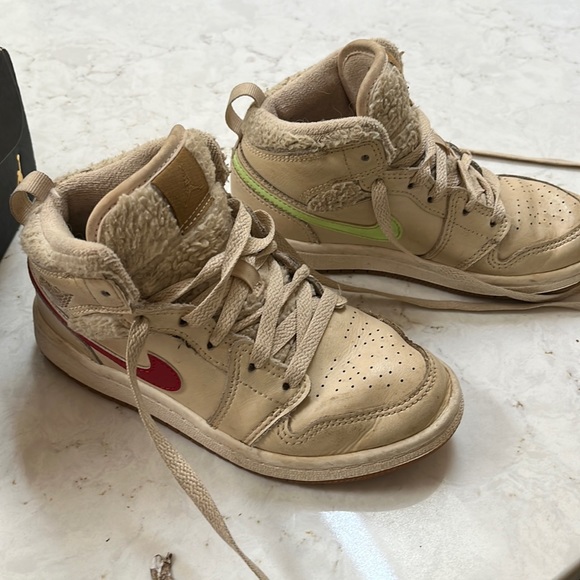 2021 Air Jordan 1 Mid Utility PS 'Fleece' - Picture 1 of 5